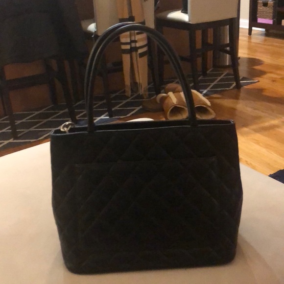 Quilted leather Chanel Medallion bag w/serial card - Picture 6 of 7